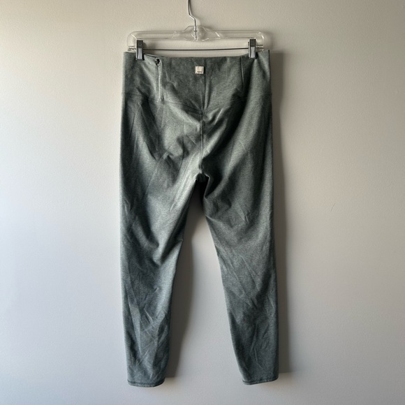 Vuori pale green athletic leggings - Picture 4 of 4